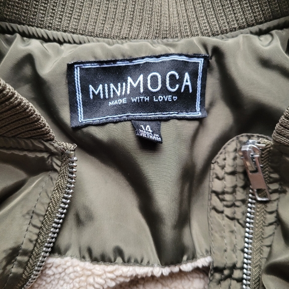 Green Bomber Jacket 🧶 - Picture 4 of 11